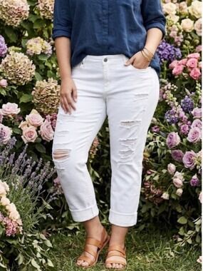 Torrid Distressed Denim Cropped Pants in White Wash - Size 16